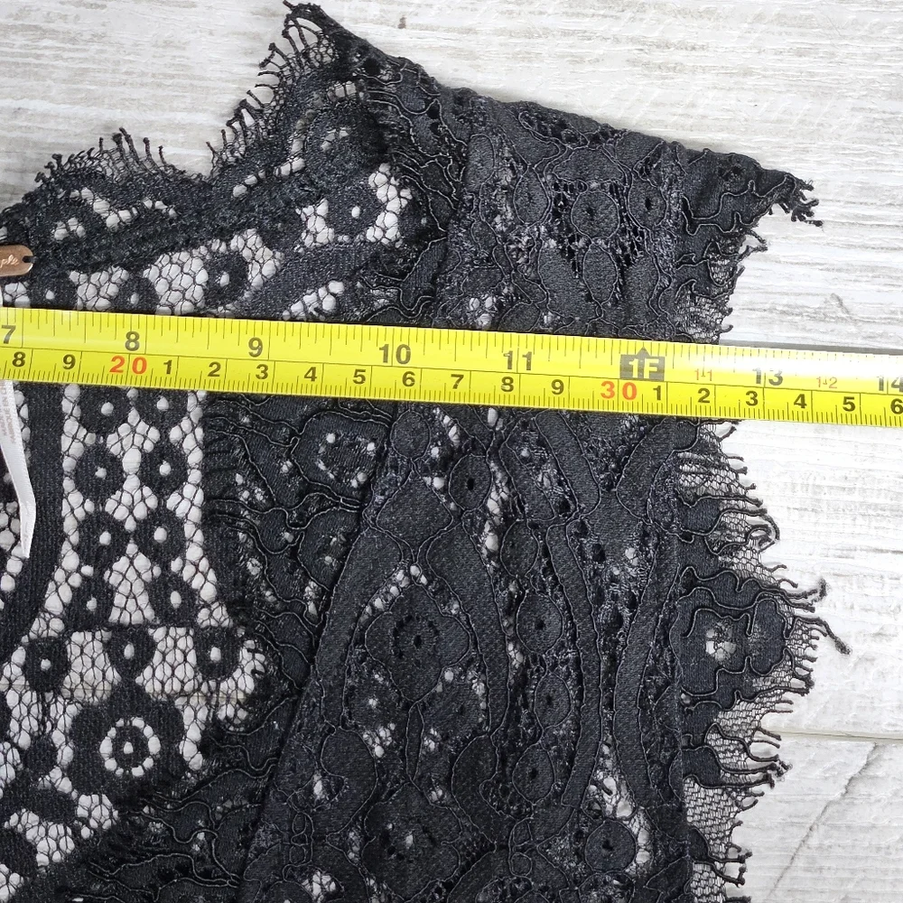 FREE PEOPLE Heart In Two Black Lace V-Neck Sleeveless Dress Size Large